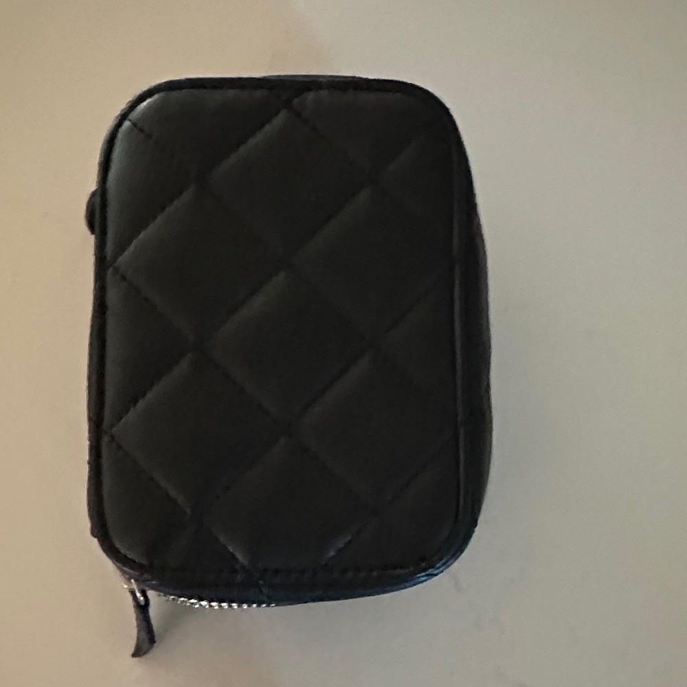 Trish McEvoy Quilted Organizer